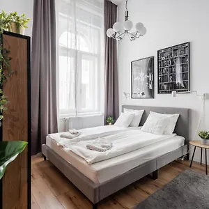  Apartmán E32 - Oktogon Panorama Suite - Best Location - By Bqa